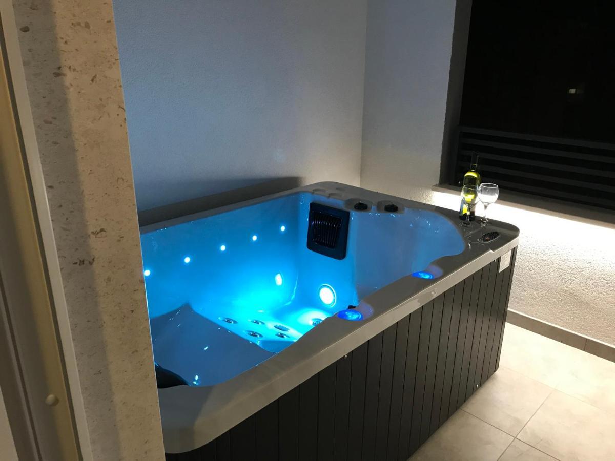 Apartments Tonkita With Jacuzzi Makarska Exterior foto