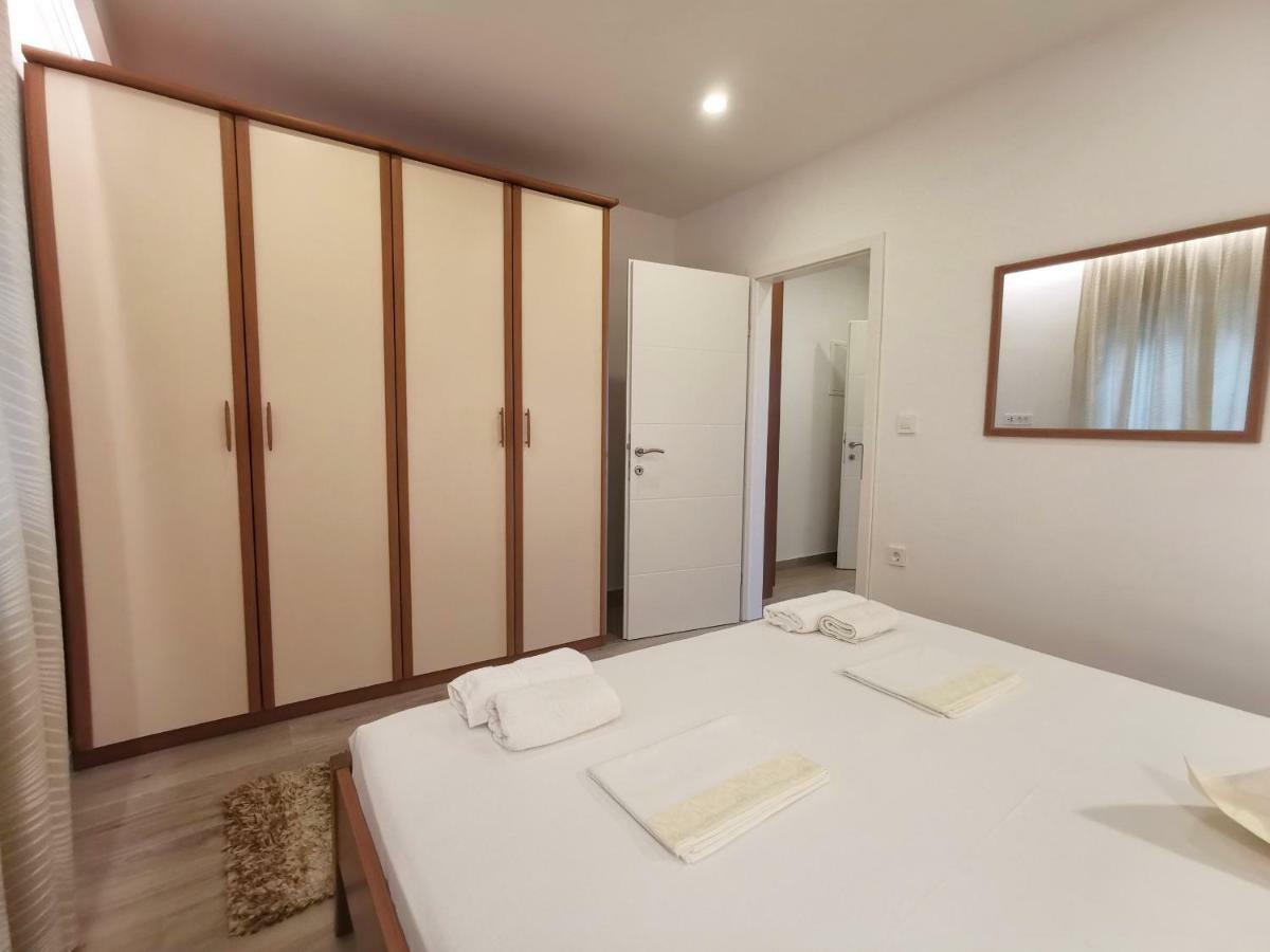 Apartments Tonkita With Jacuzzi Makarska Exterior foto